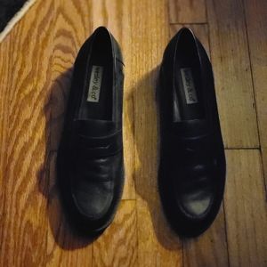 Wesley & Co. Women's Low Heeled Platform Shoes